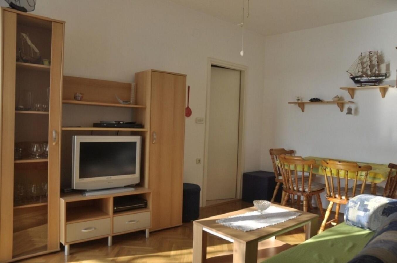 Apartments Petar - 6M From The Sea Barbat na Rabu Exterior foto