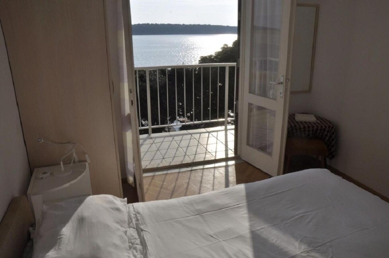 Apartments Petar - 6M From The Sea Barbat na Rabu Exterior foto