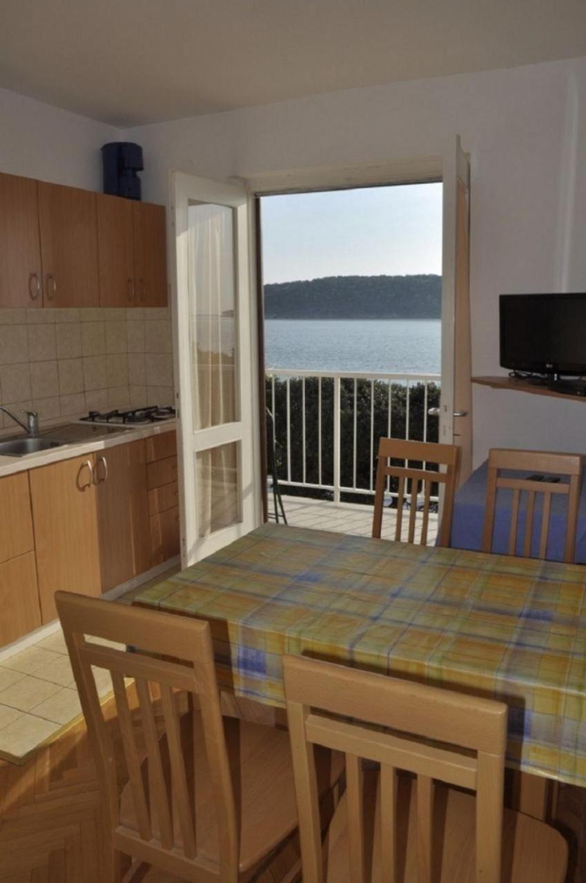 Apartments Petar - 6M From The Sea Barbat na Rabu Exterior foto